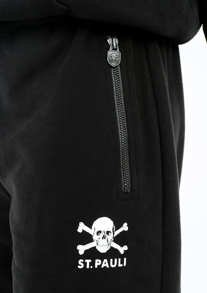 FC St. Pauli - Totenkopf, Jogginghose